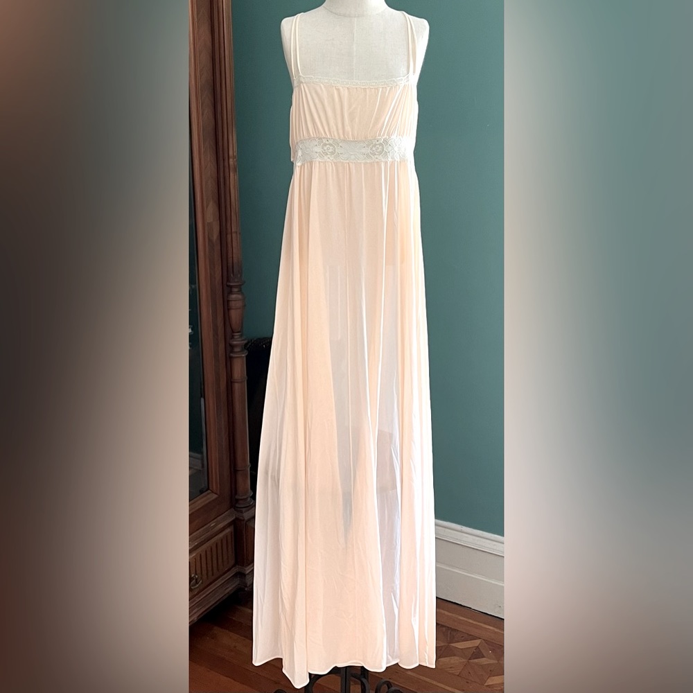Vintage Peignoir 
Olga Lingerie 
Peach Color Nightgown 
Satin/lace 
Sz Small